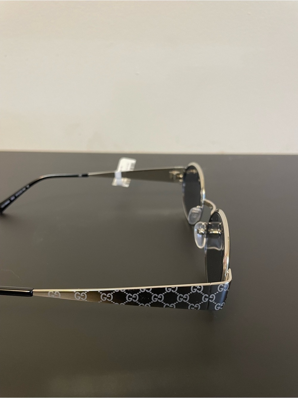 Gucci Oval Silver Frame Black Lens Men’s Sunglasses-51-23-145
BRAND NEW - Picture 3 of 16